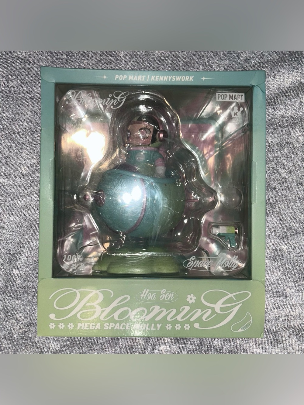 Pop Mart MEGA SPACE MOLLY 100% Blooming Series Hoa Sen (Vietnam) Edition